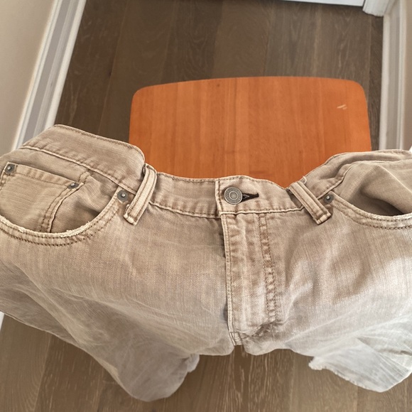 Beige pair of Levi Strauss jeans - Picture 2 of 4
